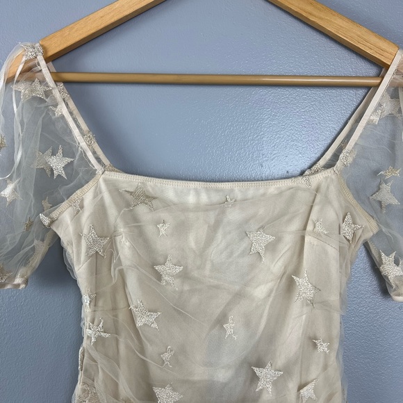 Le Lis Puff Sleeve Gold Star Bodysuit - Picture 5 of 9